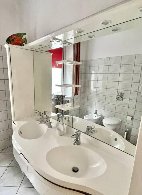 Beautiful Villa With Garden In Milanowek Esterno foto